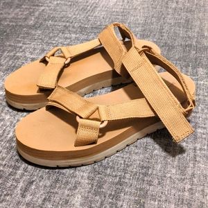 Sandles, size 7